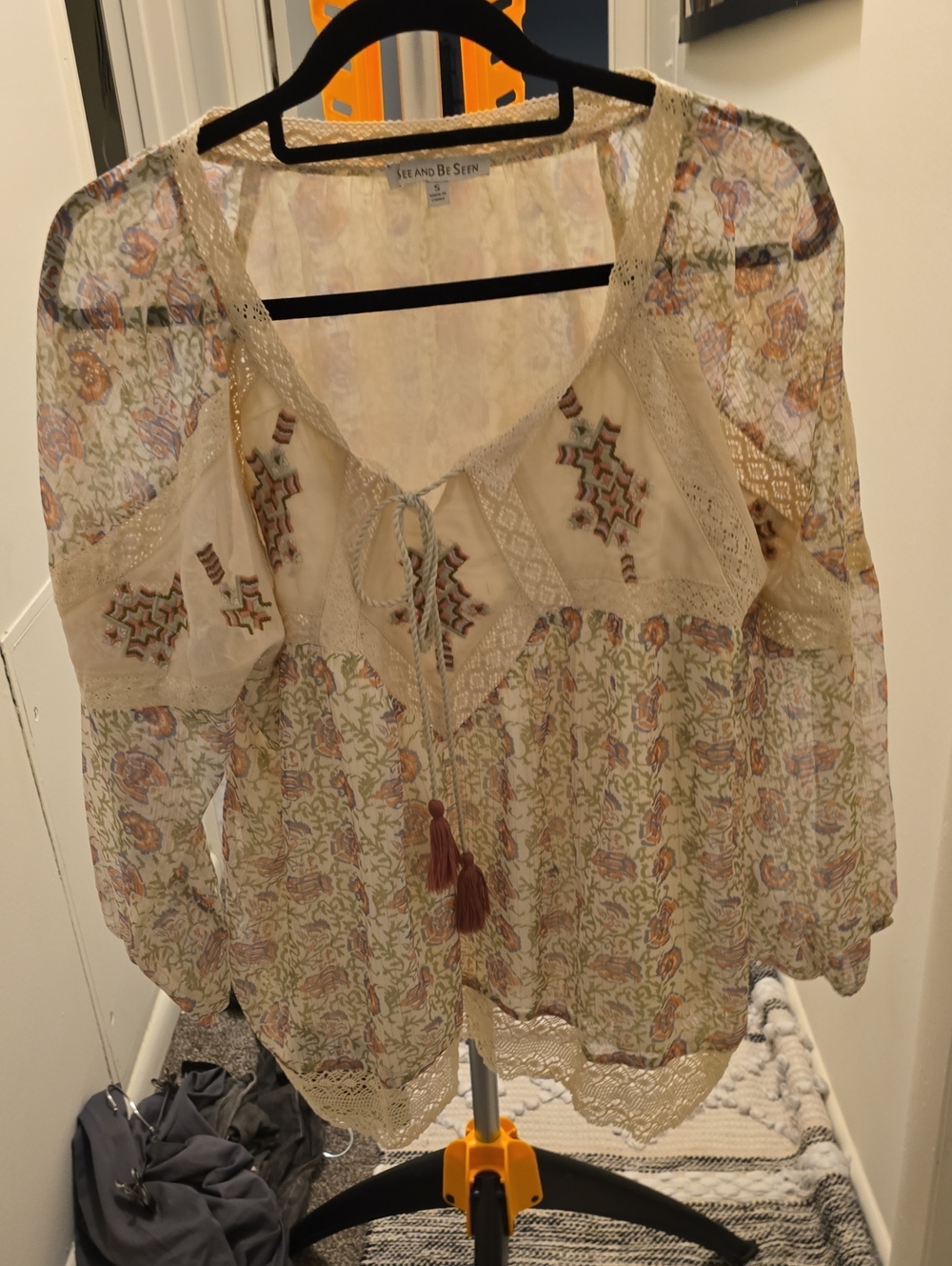 NWOT See And Be Seen Cream Floral Tie-Front Boho Blouse